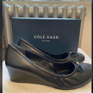 Cole Haan black leather wedge 8.5 shoe